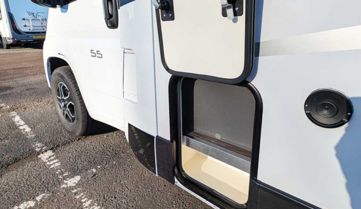 The shallow external locker