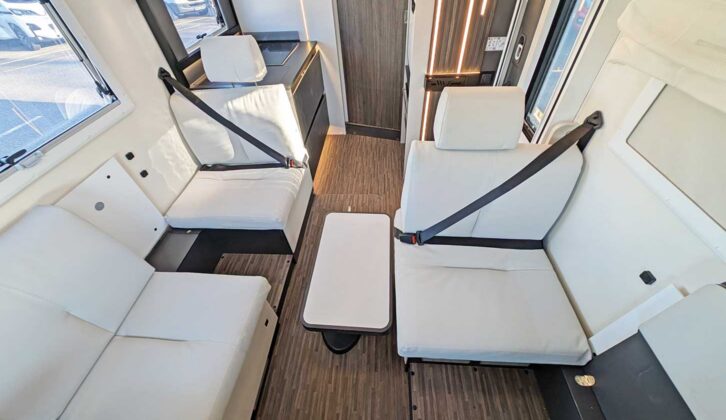 The travel seats in the Kompact 55