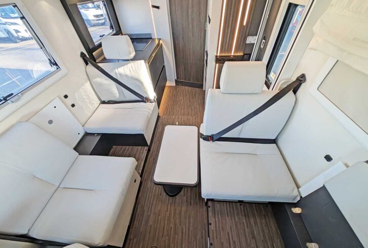 The travel seats in the Kompact 55