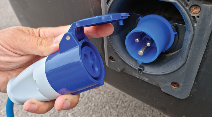 Plugging in the mains hook-up