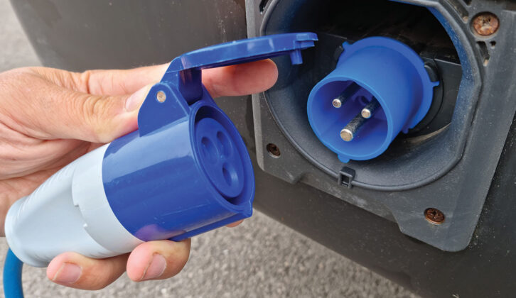 Plugging in the mains hook-up