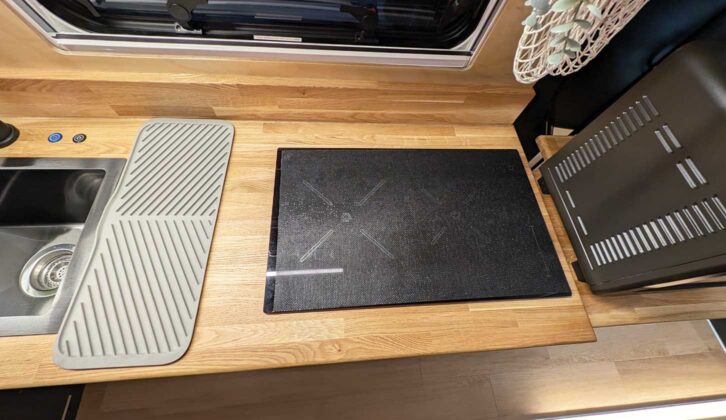 The induction hob in the kitchen