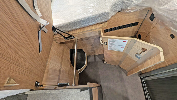 The hanging wardrobe