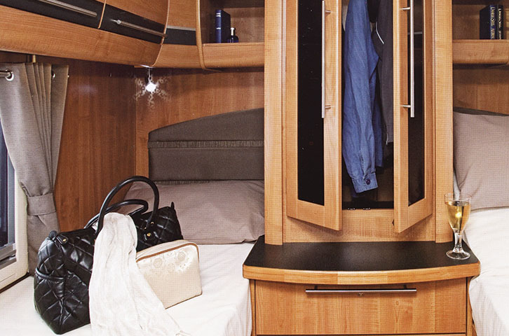 Fixed single beds in an 'S' model