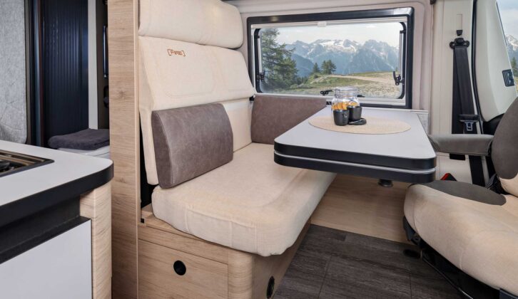 The lounge in the CaraBus EDITION [FIRE]