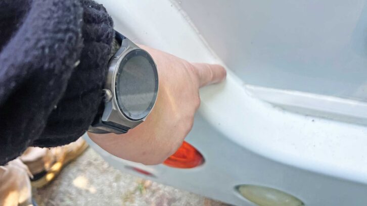 Checking an exterior seal