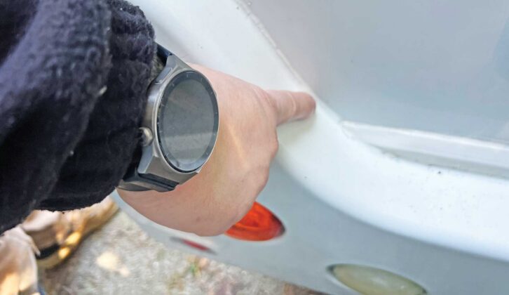 Checking an exterior seal