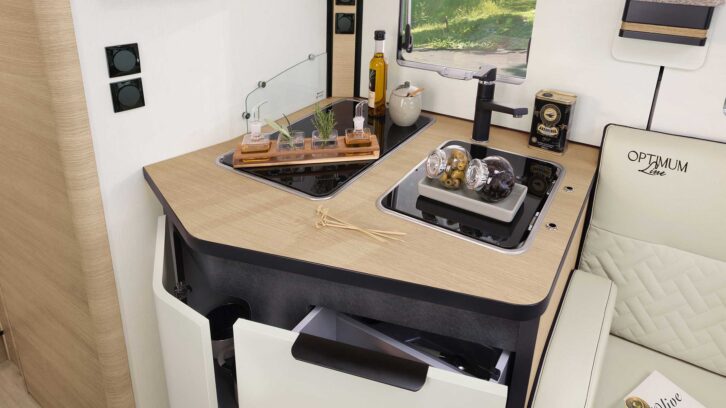 The kitchen in the C66