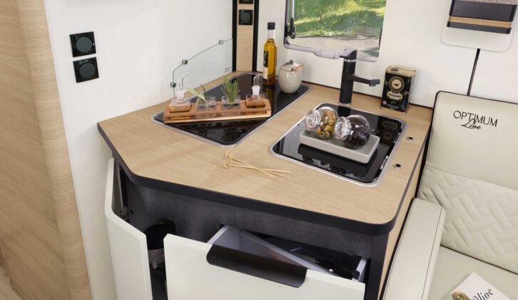 The kitchen in the C66