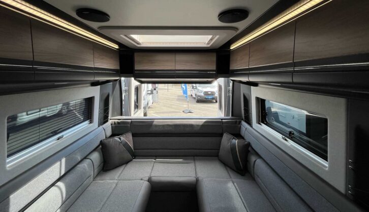 The rear lounge in the Carrera 122