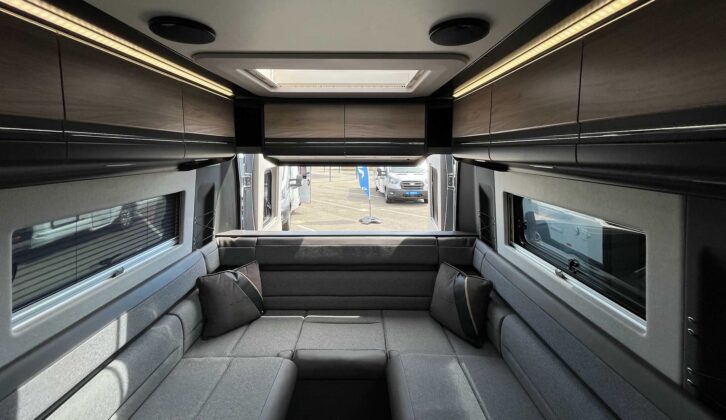 The rear lounge in the Carrera 122