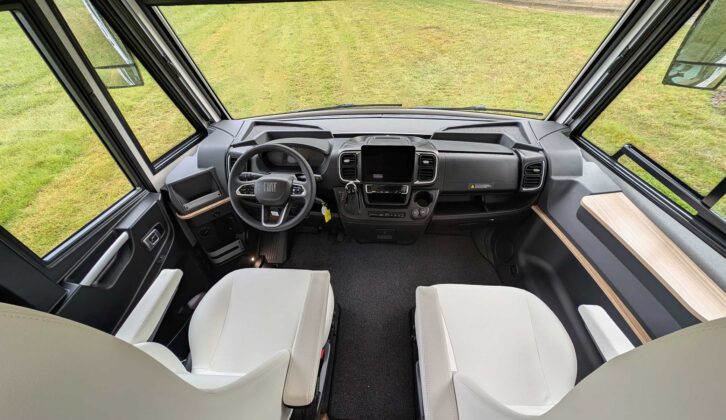 The cabin in the Pilote Galaxy G740FGJ Expression