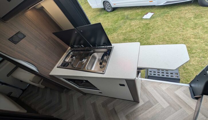 The kitchen in the VL65
