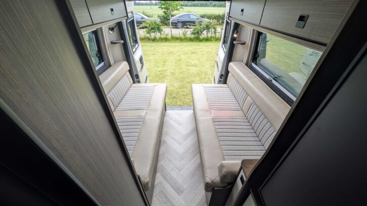 The parallel seating in the VR65
