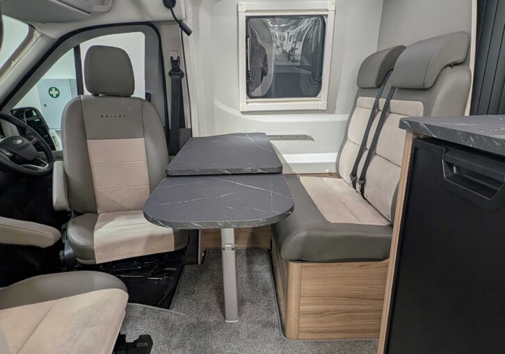 The B68's front dinette