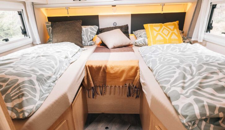 The fixed single beds in the T7433S