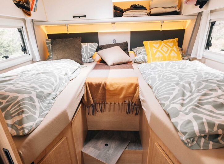 The fixed single beds in the T7433S