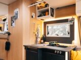The kitchen in the T7433S