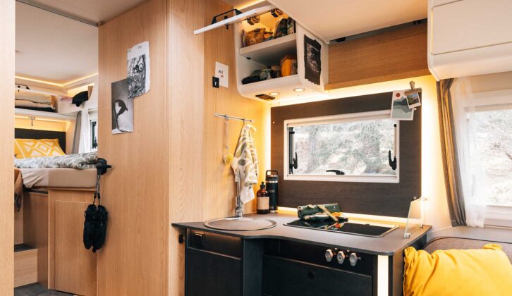 The kitchen in the T7433S