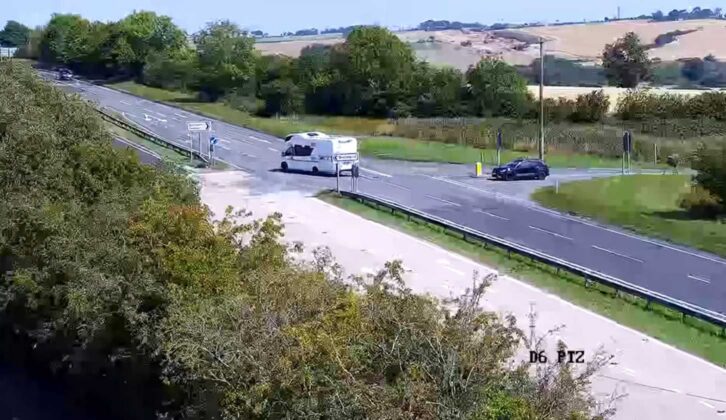 Footage captures motorhome attempting dangerous U-turn on the A1