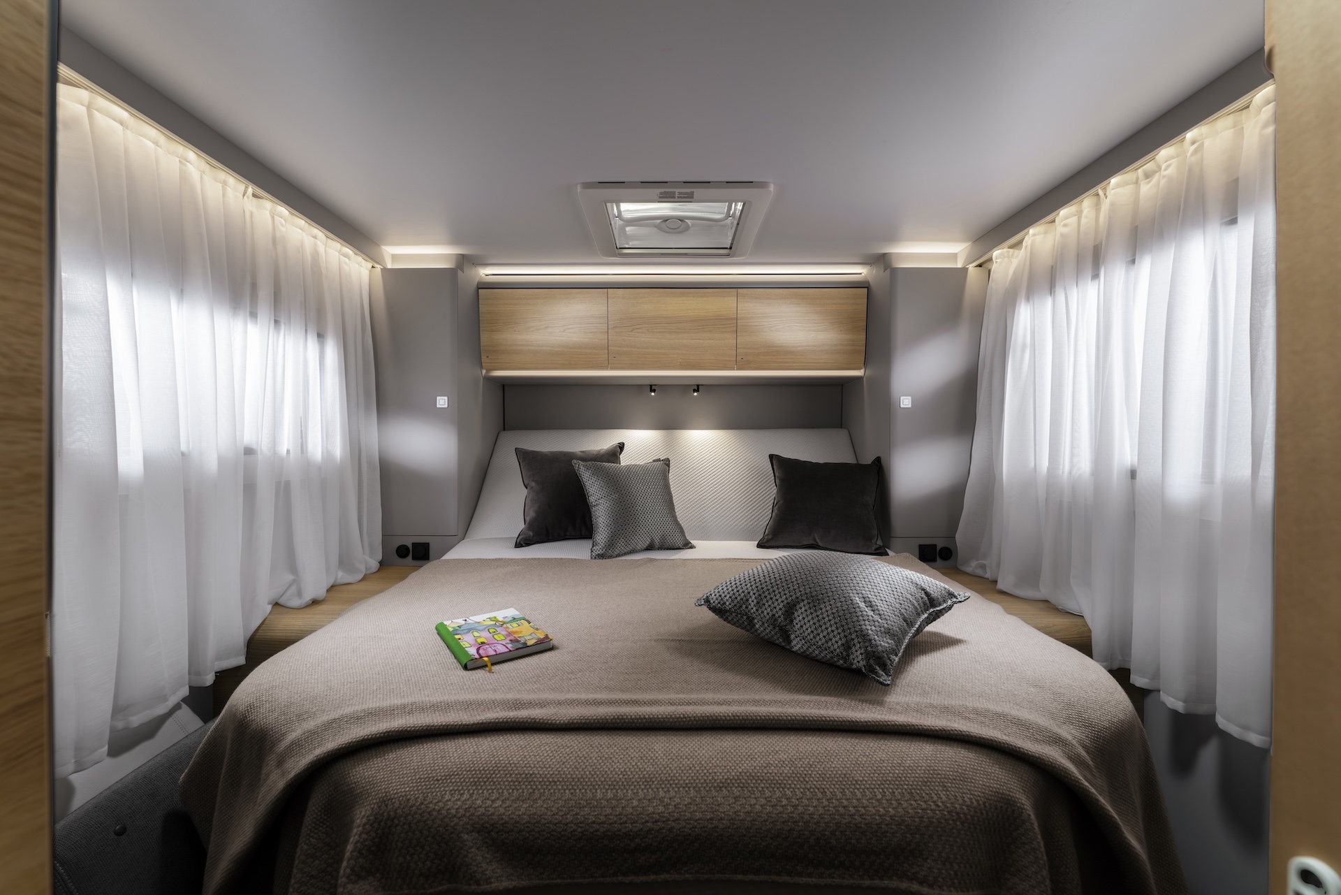 Adria Coral Matrix Select 670 bed