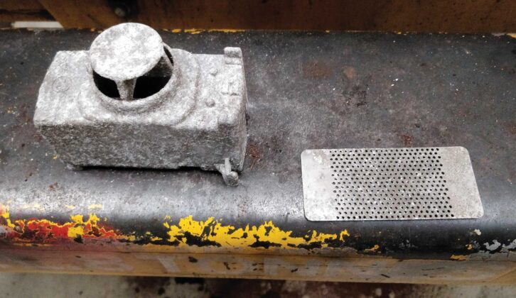 Corrosion on the air intake and grid