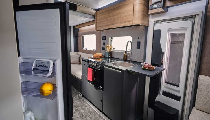 The kitchen in the 75-4DL
