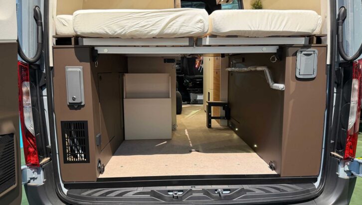 Storage under the bed in the HMX 6.1