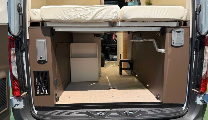 Storage under the bed in the HMX 6.1