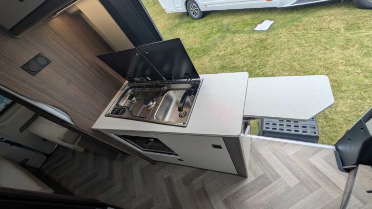 The kitchen in the VL65