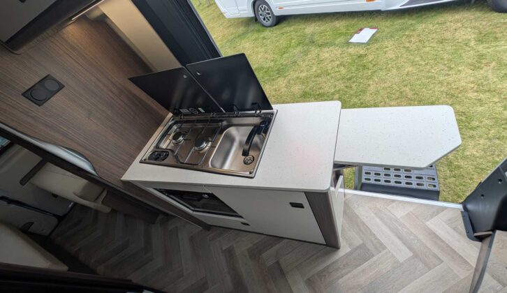 The kitchen in the VL65