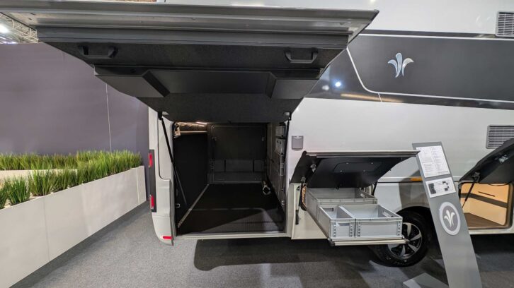 The garage in the Flair 920