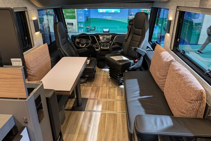 The lounge in the Flair 920