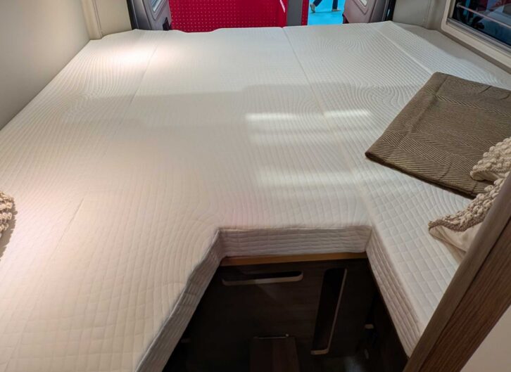 The bed in the GTV 563